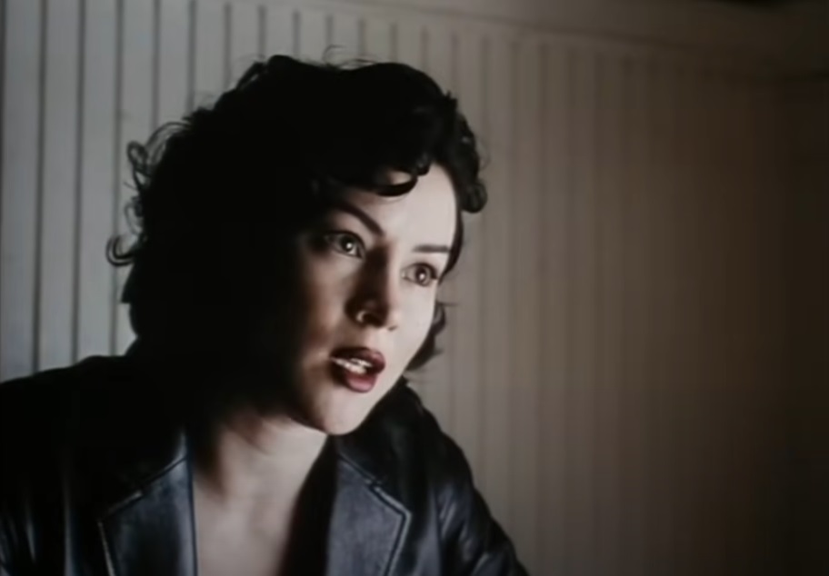 Screenshot from the movie Bound (1996)