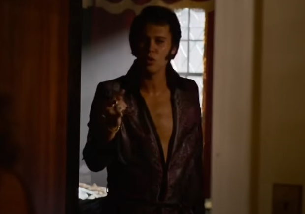 Austin Butler as Elvis Preslay in Elvis