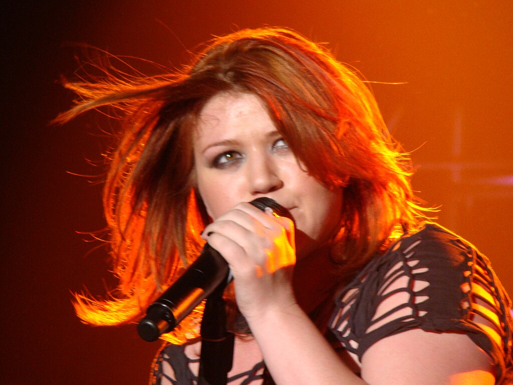 Kelly Clarkson in black top