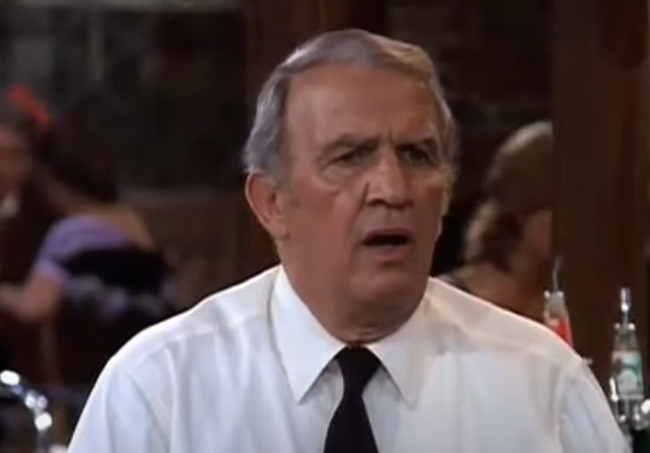 Screenshot from the American television sitcom Cheers (1982-1993)