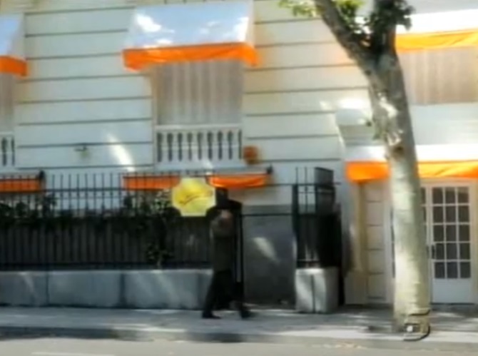 Screenshot from the television sitcom Cheers (2011-2012)