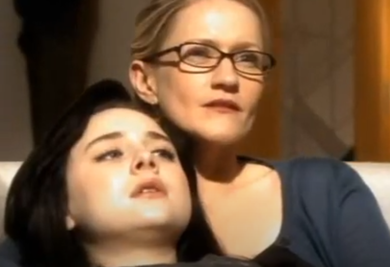 Paula Malcomson as Amanda Graystone and Magda Apanowicz as Lacy Rand