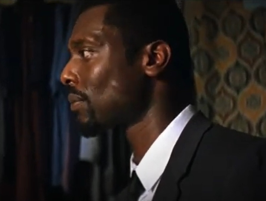 Screenshot from the movie Unbreakable (2000)