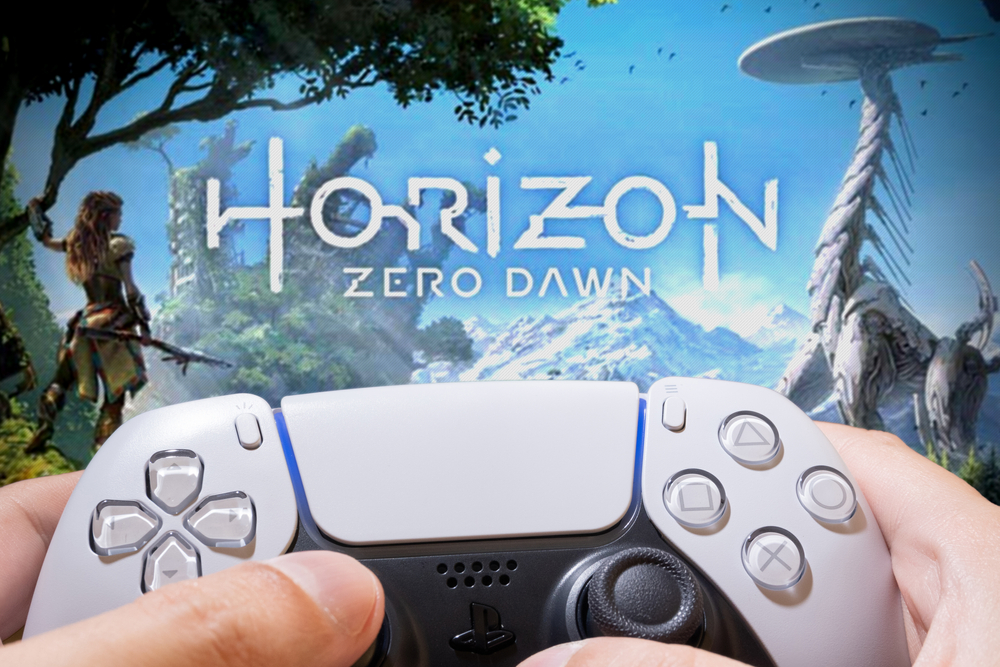 Man play Horizon Zero Dawn with Playstation 5 Dual Sense