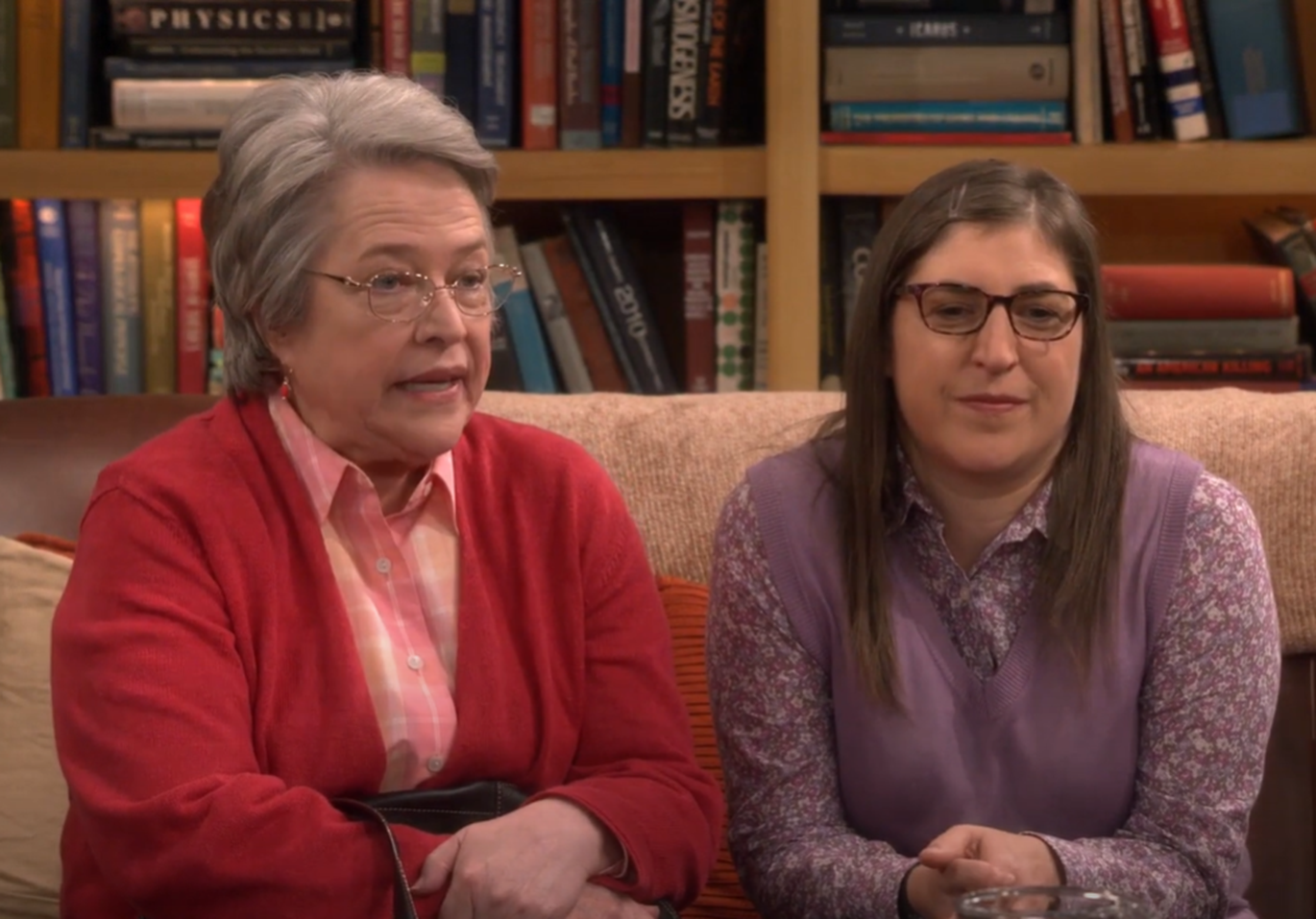 Screenshot of Mayim Bialik and Kathy Bates from - The Big Bang Theory (2007-19)