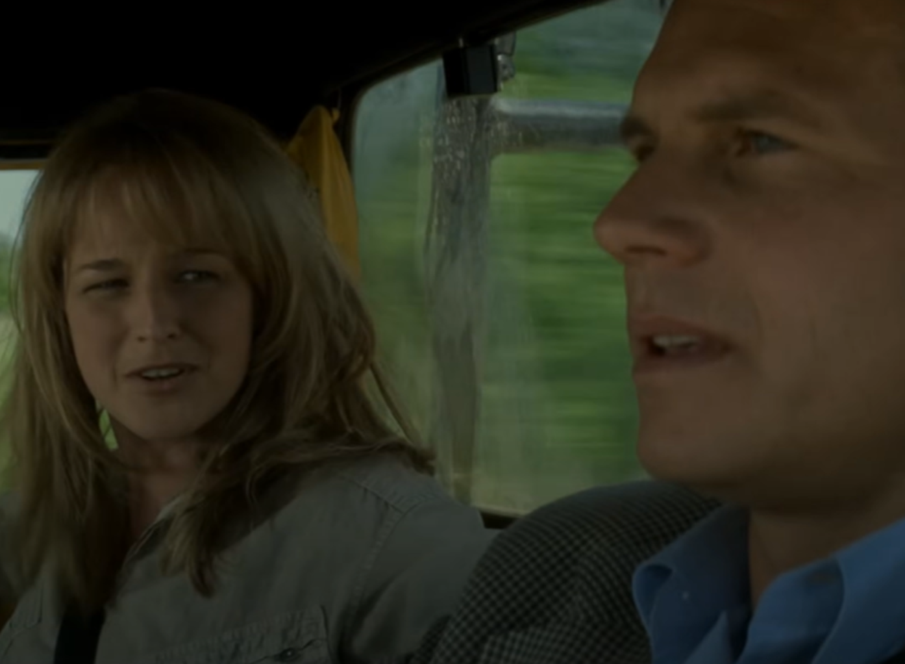 Screenshot of Helen Hunt and Bill Paxton in Twister (1996)