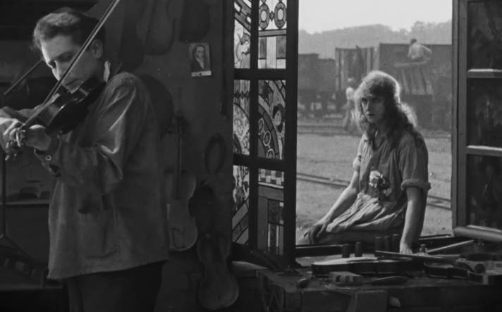 A snapshot of the movie La Roue