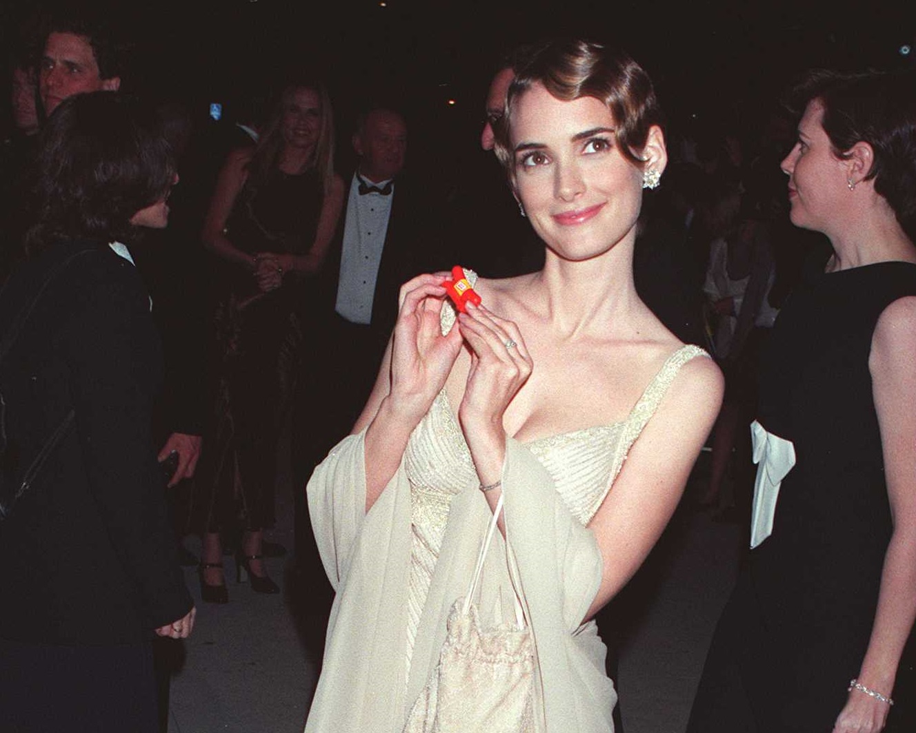 1996. BEVERLY HILLS, CA. WINONA RYDER ARRIVES AT THE VANITY FAIR POST-OSCAR PARTY.