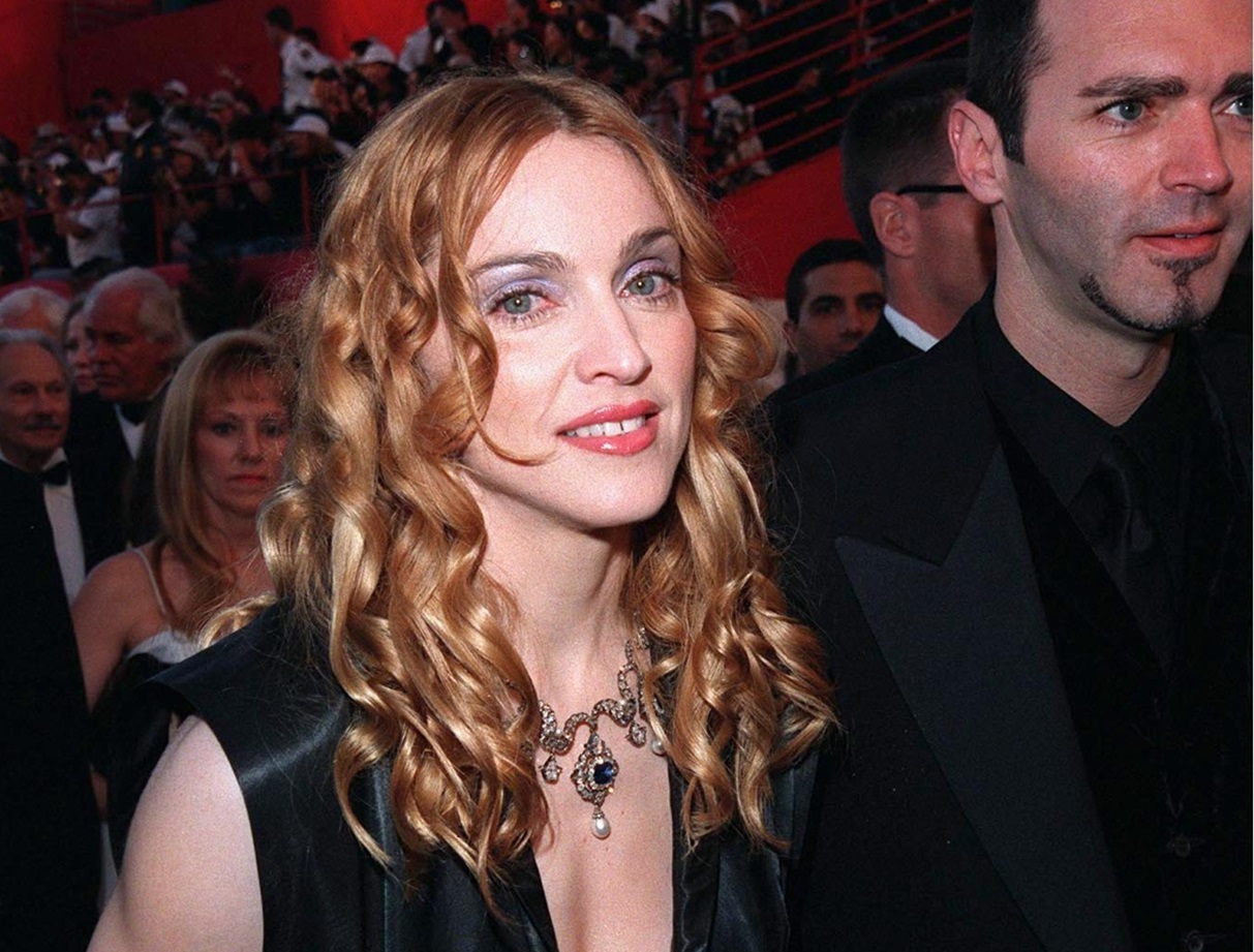 23MAR98: Pop star/actress MADONNA & brother at the 70th Academy Awards.
