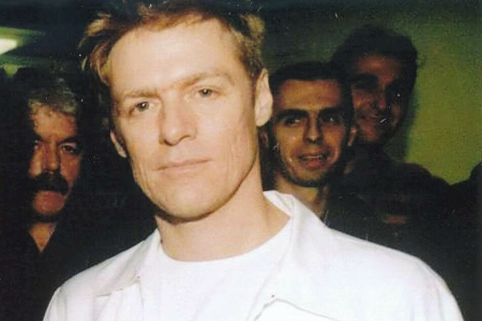 File:Bryan Adams, October 30, 2000, Zagreb (cropped).jpg