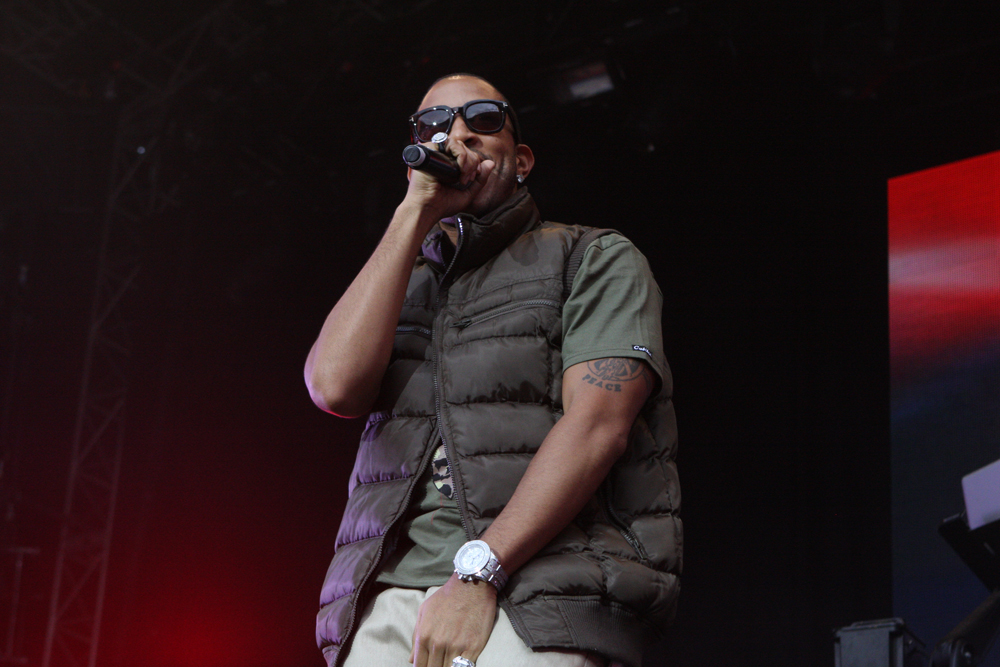 Ludacris holding the microphone