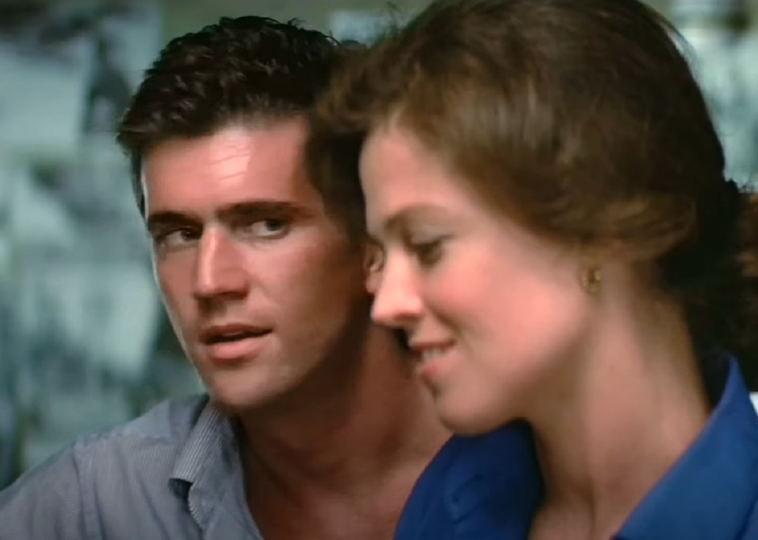 Screenshot of Mel Gibson and Sigourney Weaver from - The Year Of Living Dangerously (1982)