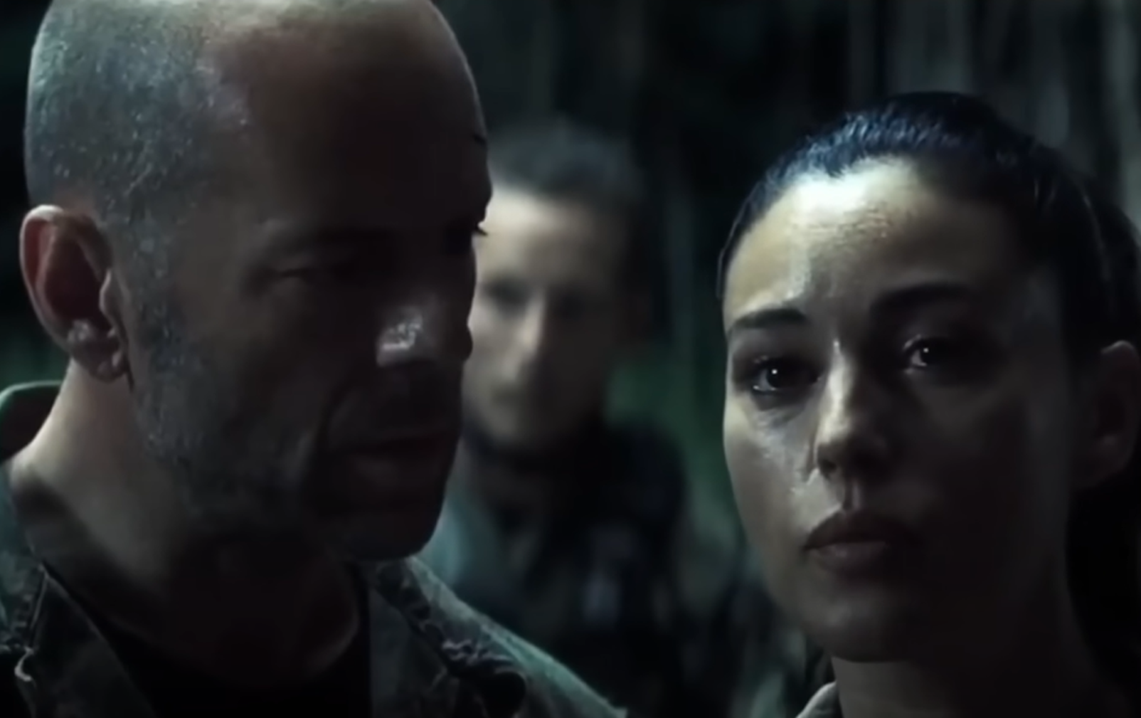 Screenshot of Bruce Willis and Monica Bellucci from - Tears Of The Sun (2003)