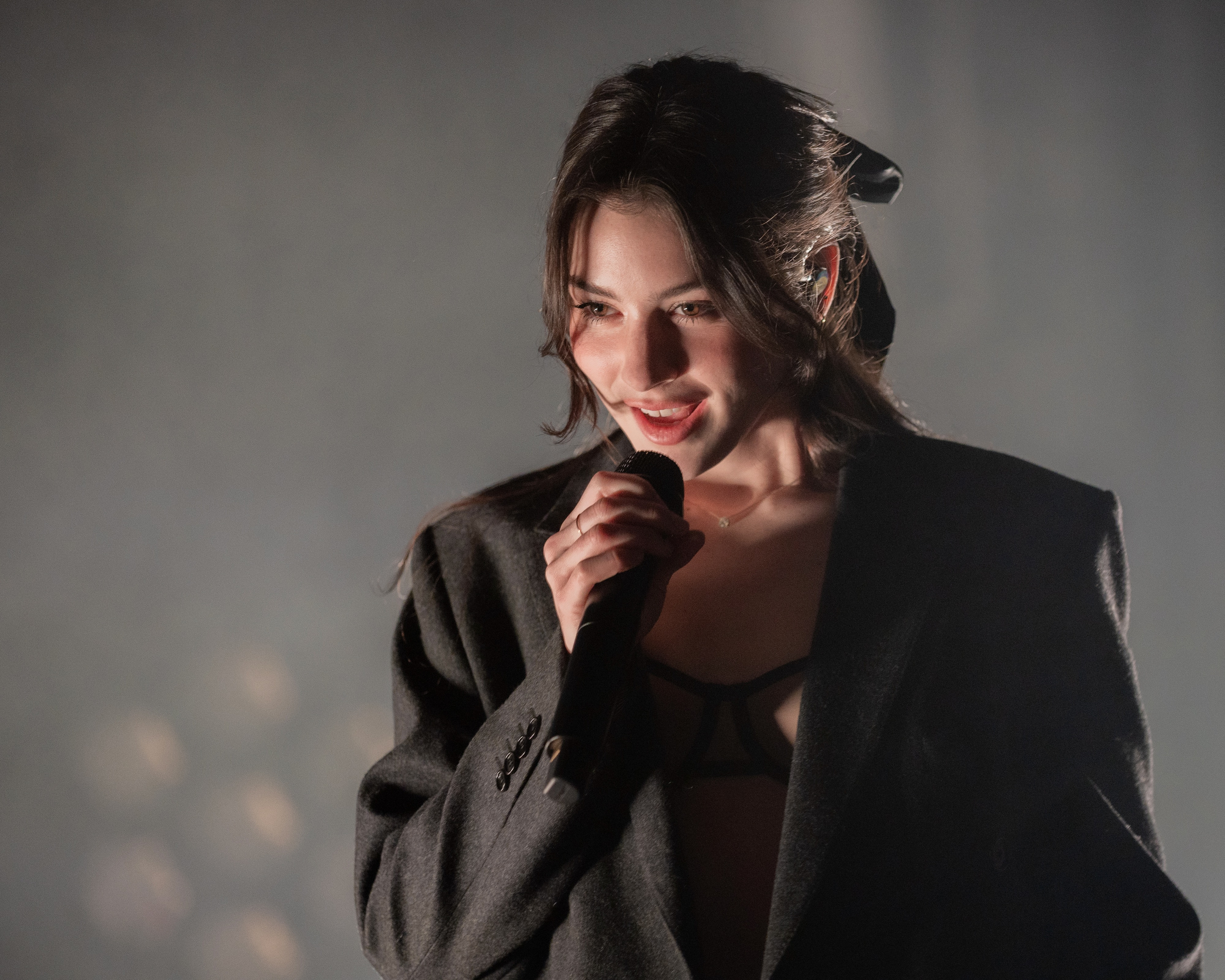 File:Gracie Abrams @ El Rey Theatre 03 05 2022 (52297976064).jpg