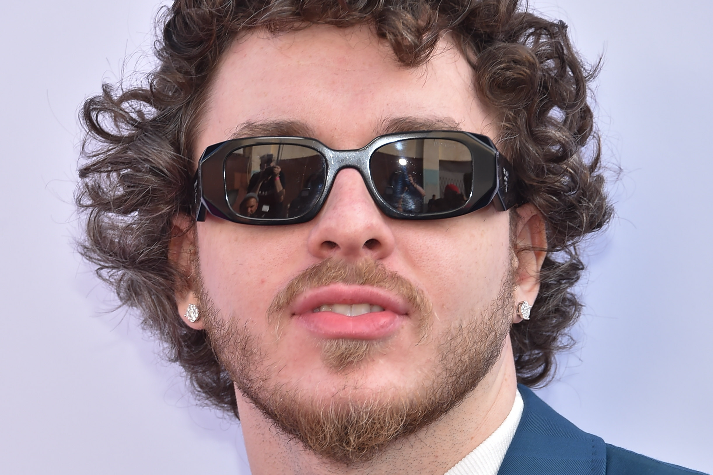 Shutterstock 2114790005