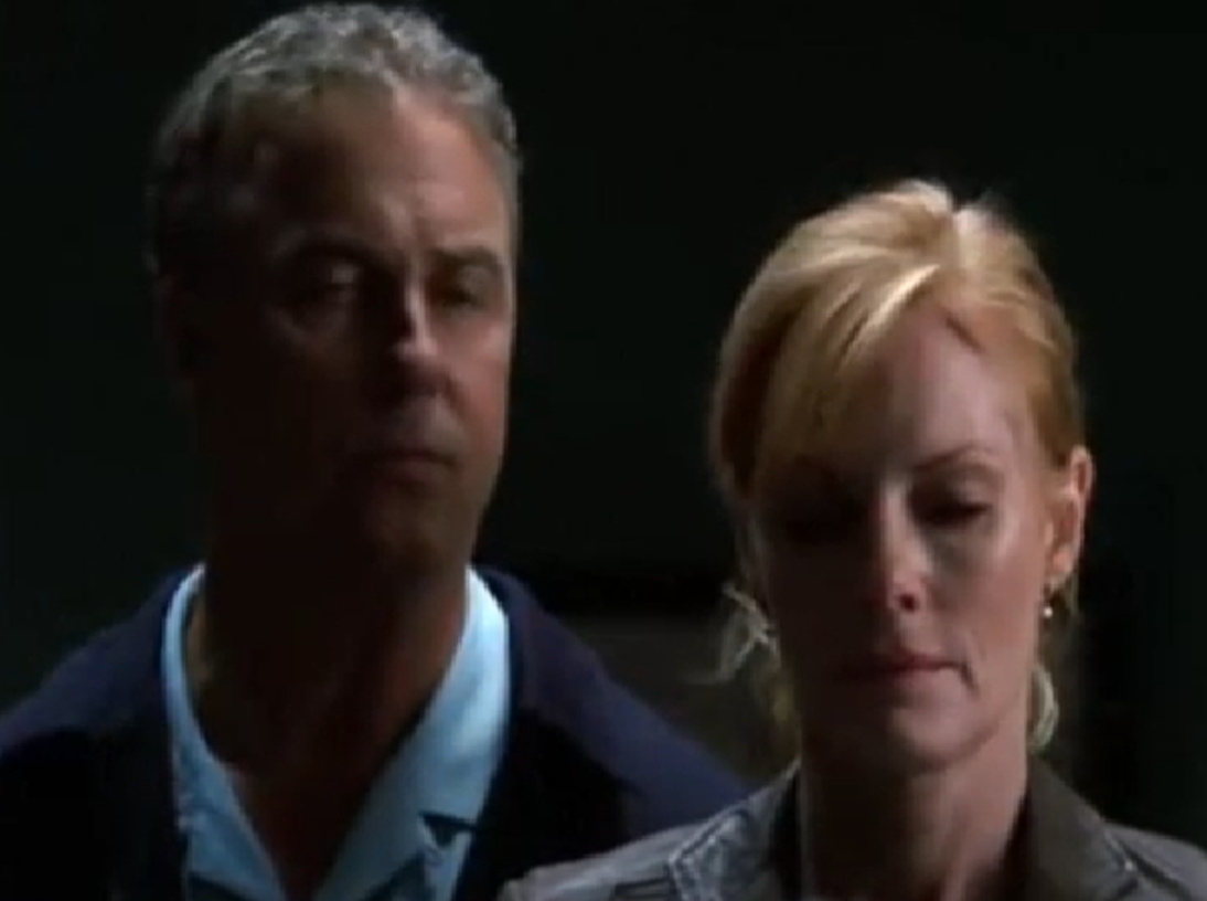 Screenshot of William Petersen & Marg Helgenberger from - CSI: Crime Scene Investigation (2000/15)