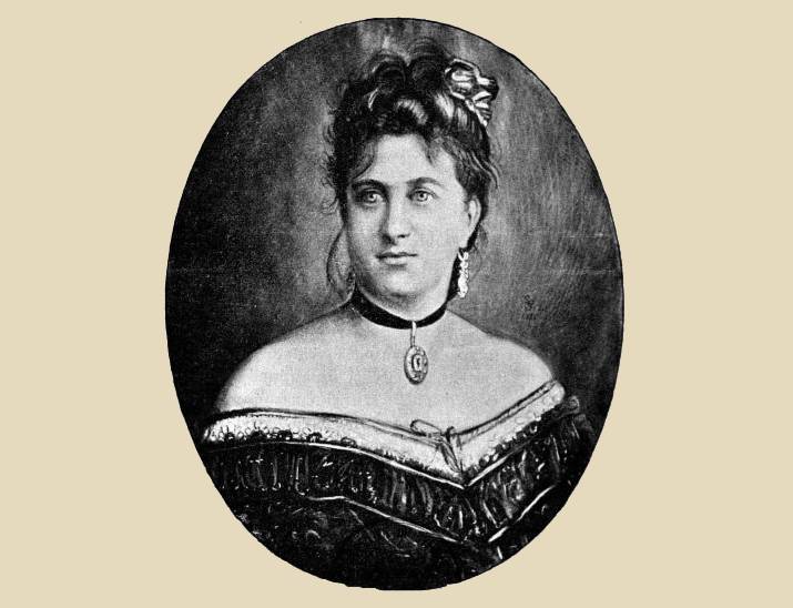 Portret Matilda Pascaly in of shoulders dress