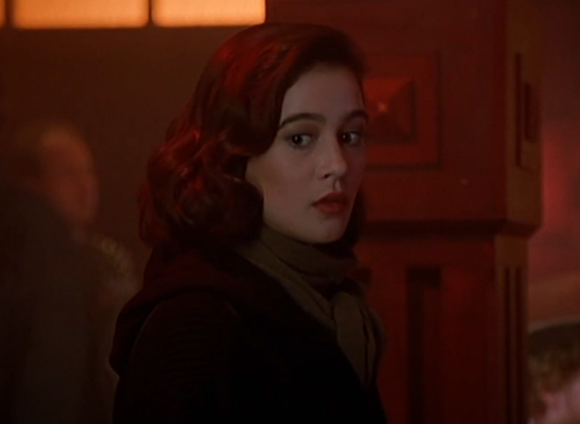 Screenshot of Moira Kelly from - Twin Peaks: Fire Walk with Me (1992)
