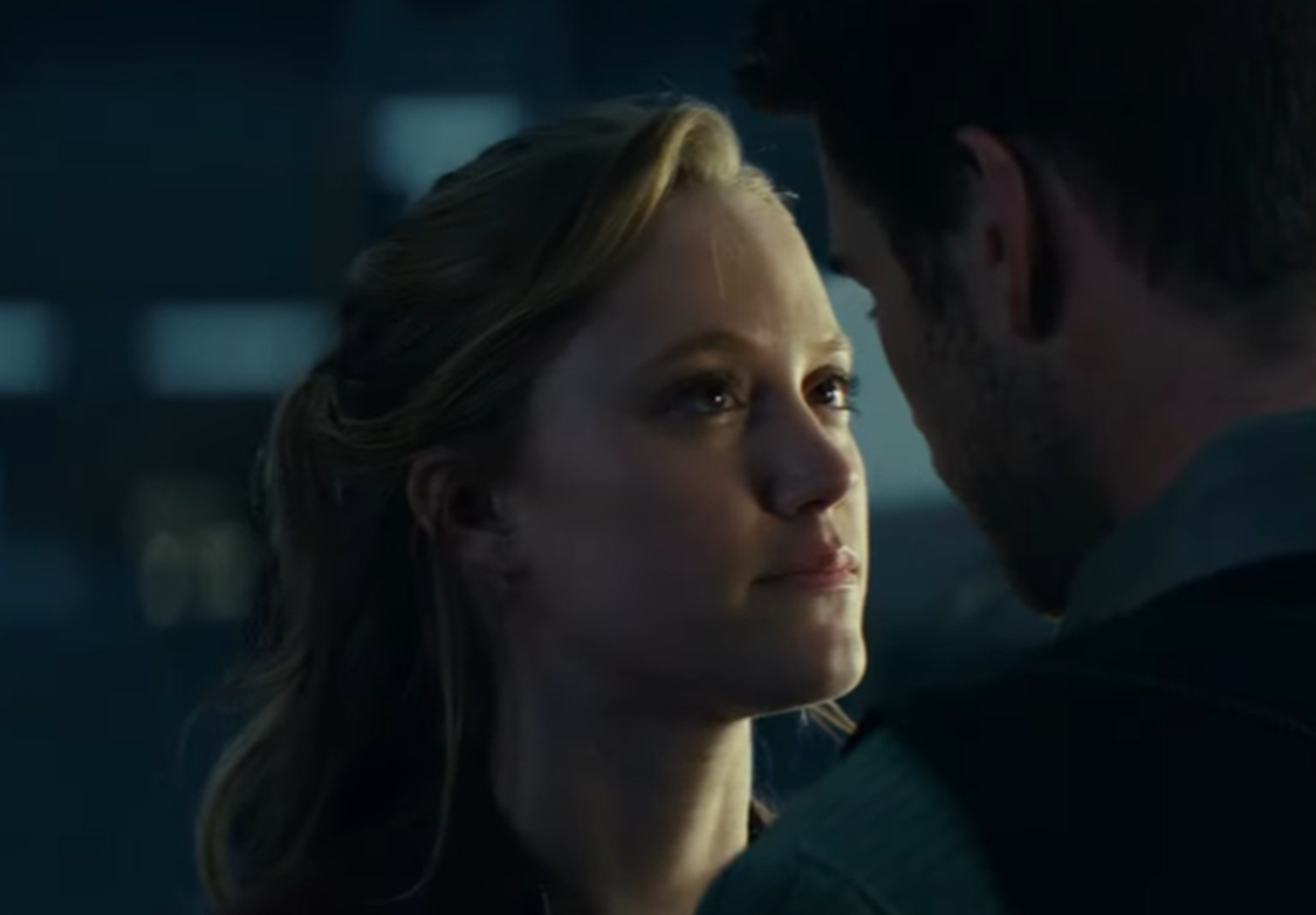 Screenshot of Maika Monroe from - Independence Day: Resurgence (2016)