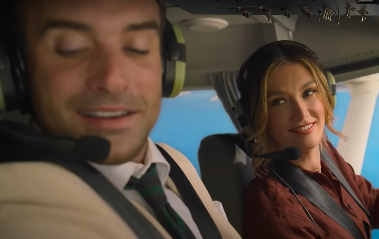 Screenshot of the movie Love Is in the Air