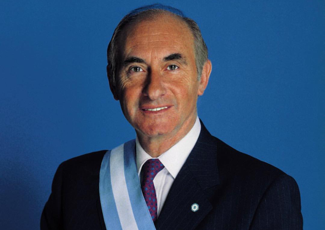 Studio portrait of the President Fernando de la Rúa