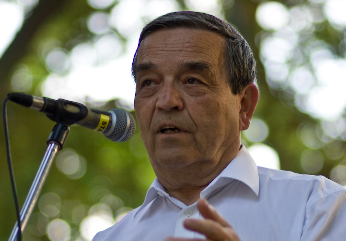 Louis Tobback giving a speech