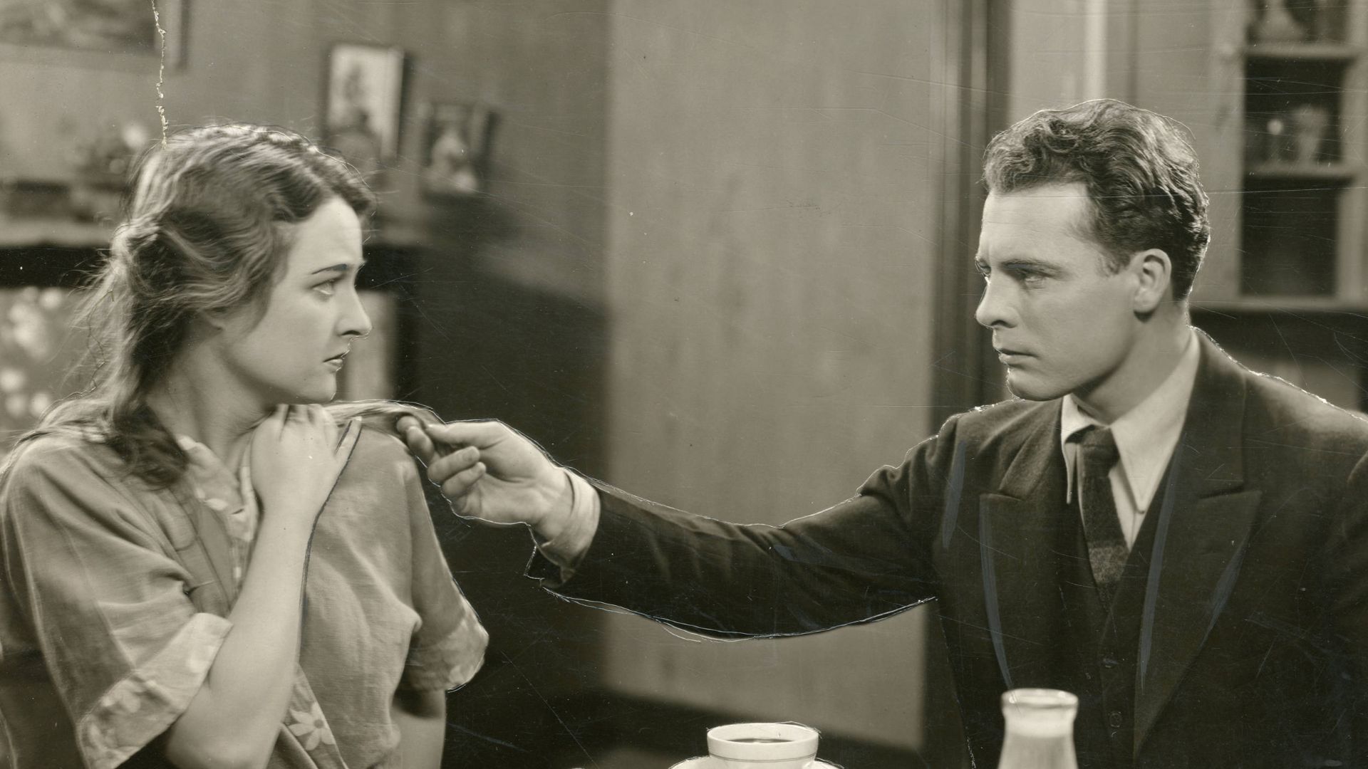 File:The Crowd (SAYRE 14822).jpg