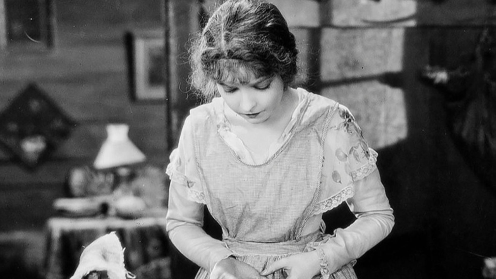 File:Lillian Gish in The Wind (1928) - 300-7.jpg