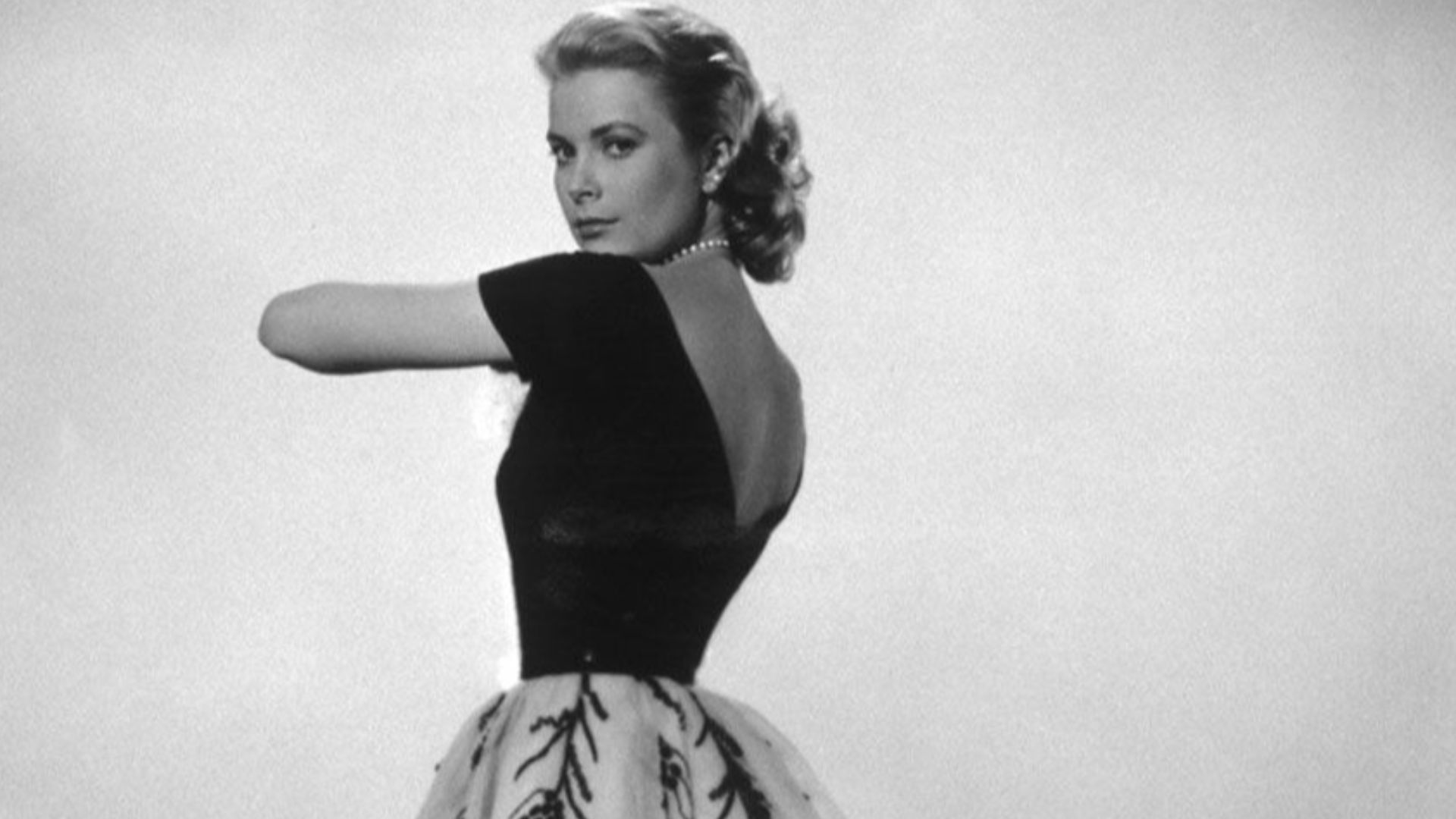 File:Grace Kelly Rear Window promo.jpg