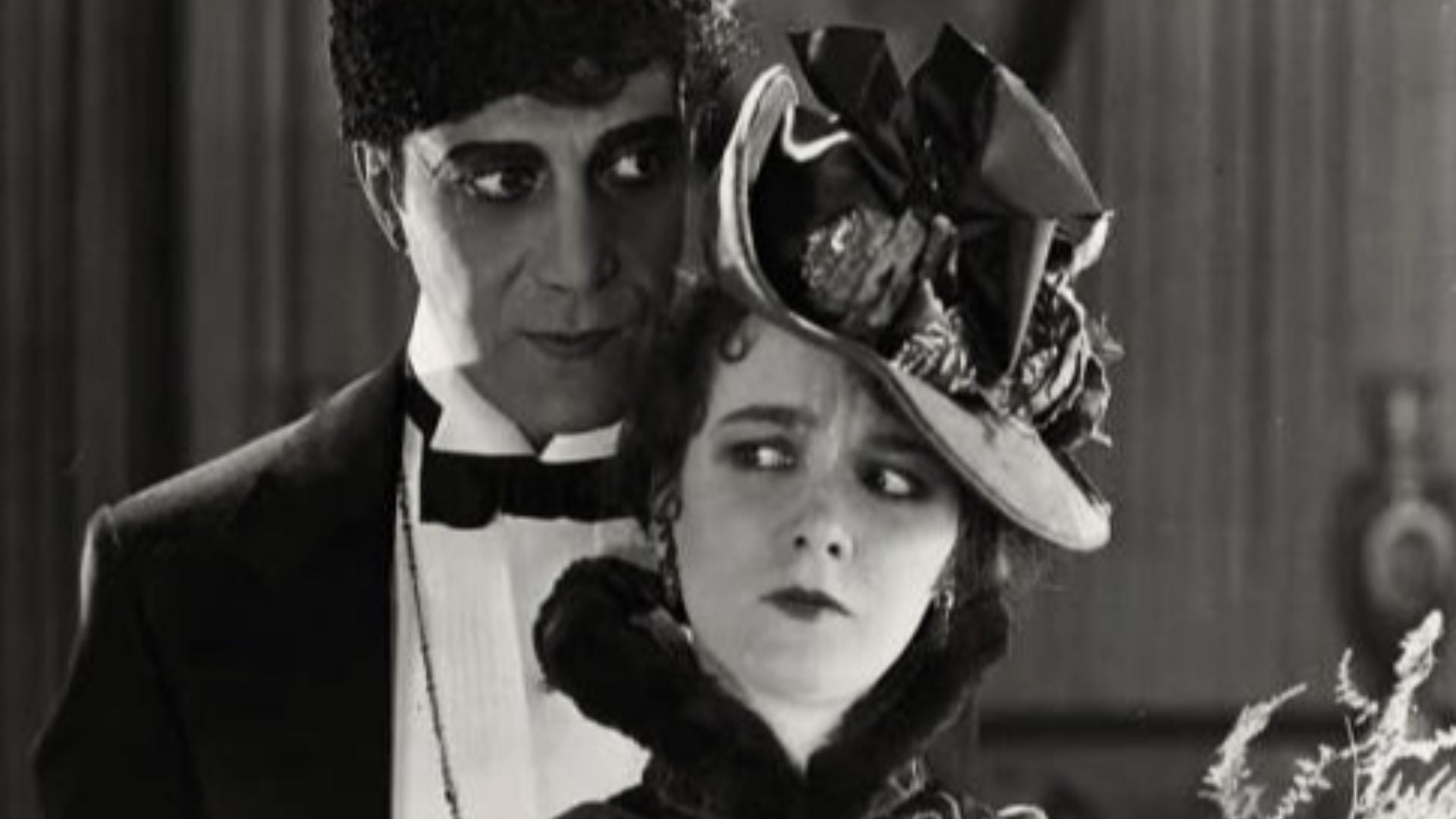 File:The Phantom of the Opera (1925) still.jpg