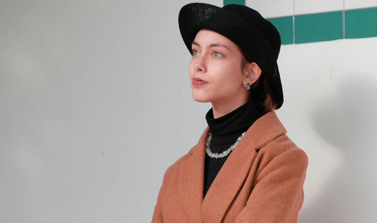 Black Wide-Brim Hat With A Chestnut Coat