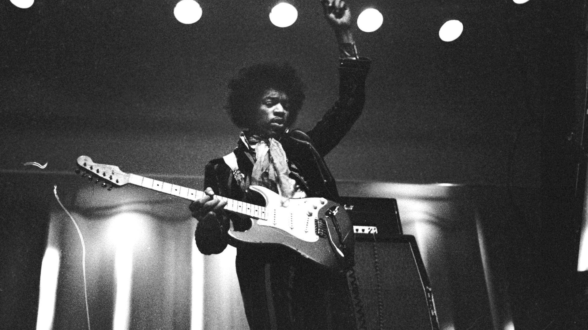 File:Jimi-Hendrix-1967-Helsinki.jpg