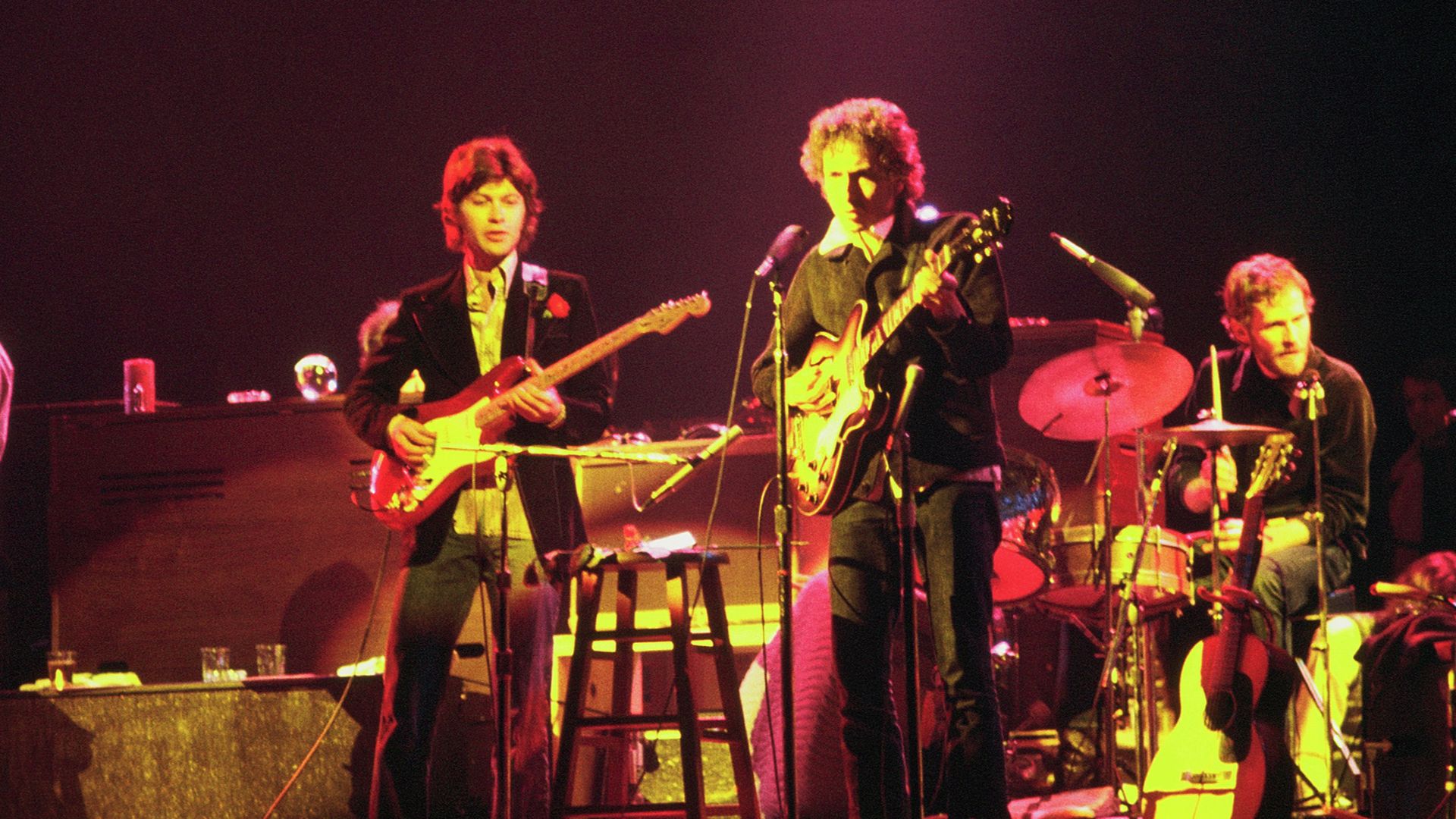 File:Bob Dylan and The Band - 1974.jpg