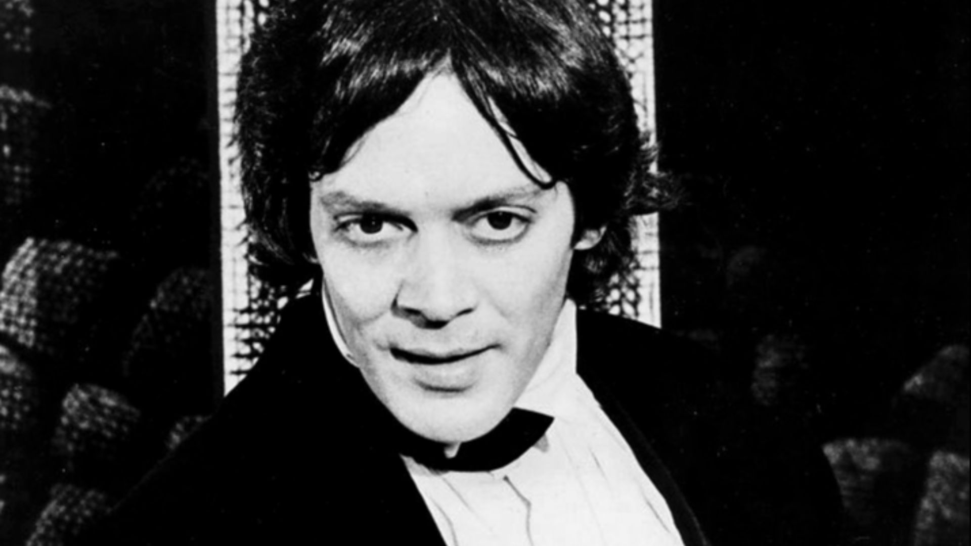 File:Raul Julia - Dracula.jpg