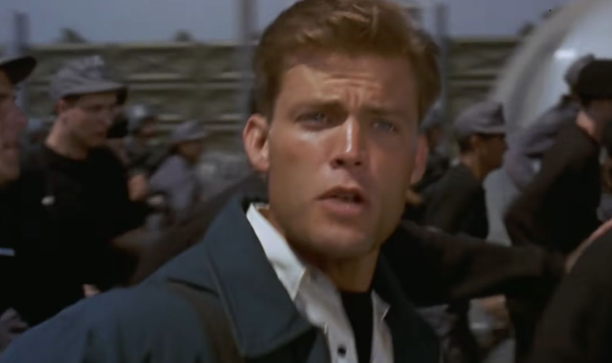 Screenshot from Starship Troopers (1997)