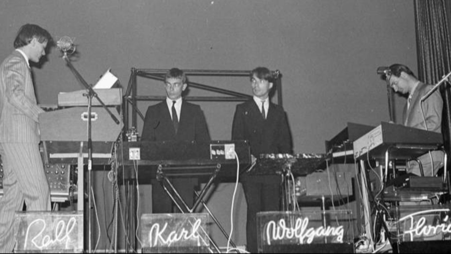 File:Kraftwerk by Ueli Frey (1976).jpg