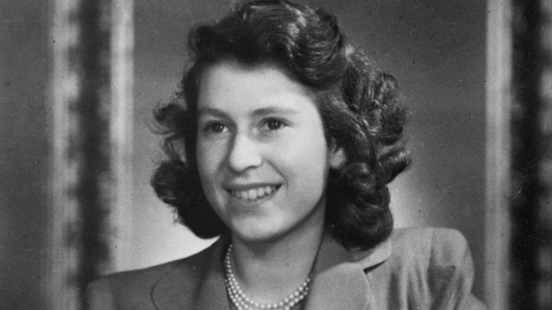 File:Elizabeth II of UK 1943.jpg