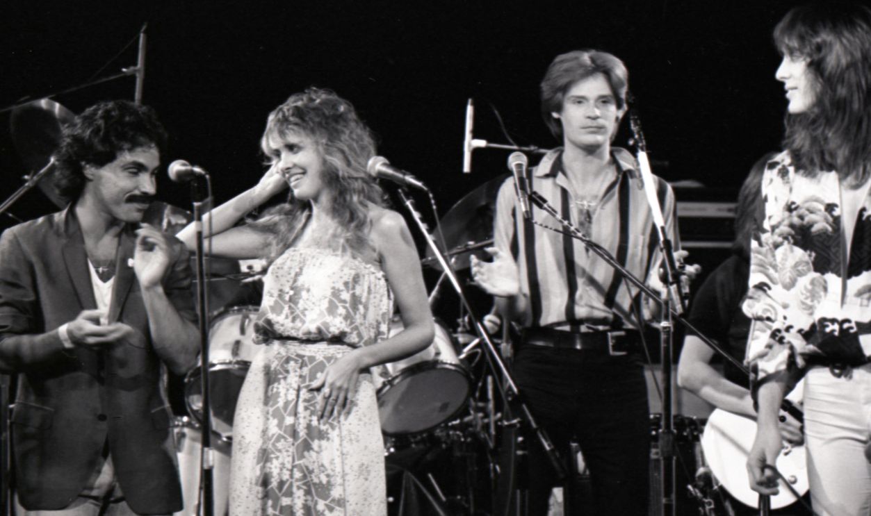 Gettyimages - 1209130638, All-Star Lineup Onstage At The Roxy Musicians John Oates, Stevie Nicks, Daryl Hall and Todd Rundgren perforn onstage at the Roxy Theatre in 1978 for the recording of the live album