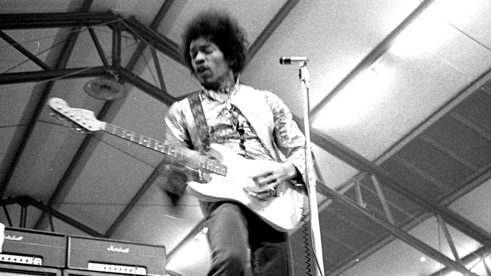File:Popartiest Jimi Hendrix op Hippy Happy beurs voor jongeren in Ahoy.jpg