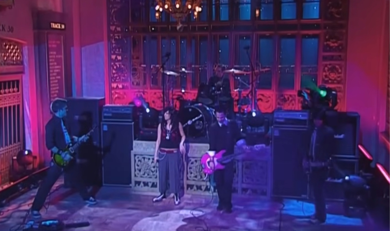 Ashlee Simpson’s Lip-Sync Slip-Up