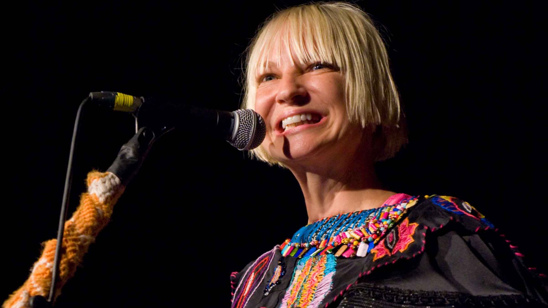 File:Sia at Seattle.jpg