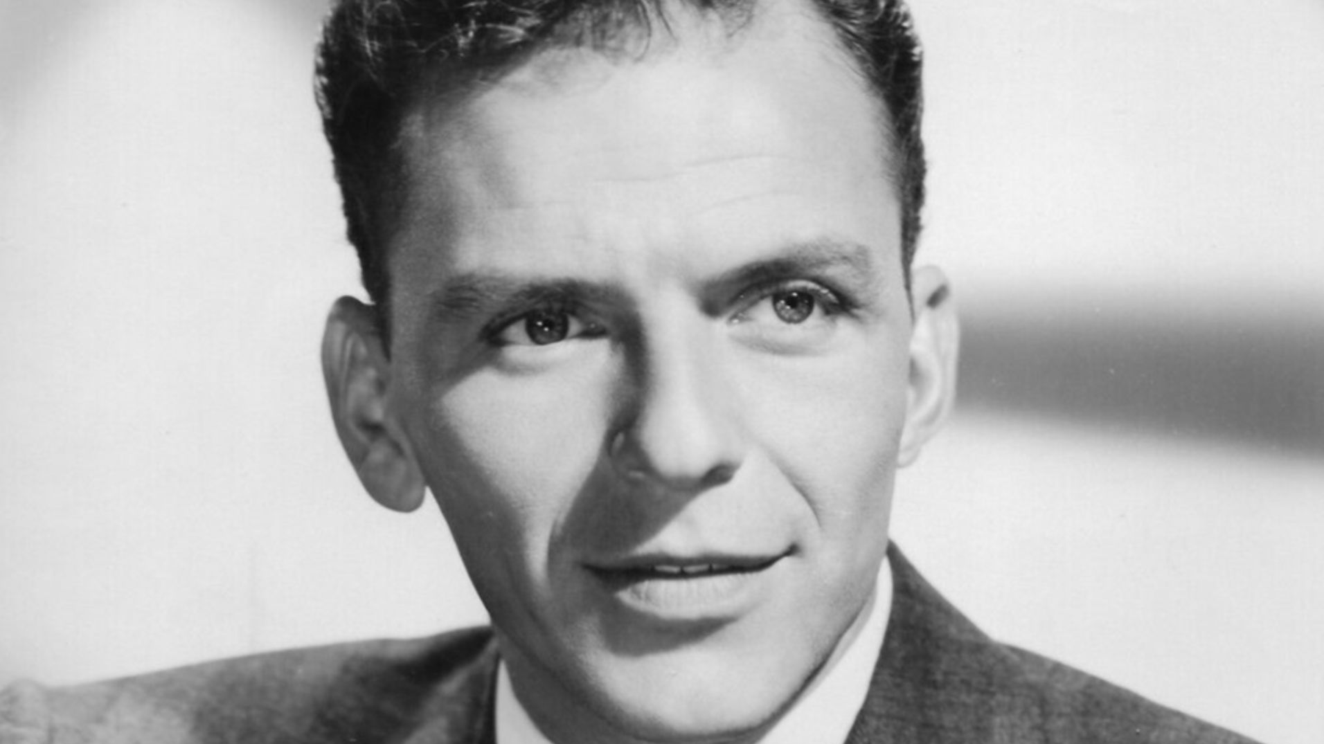 File:Frank Sinatra (1942 photo portrait).jpg