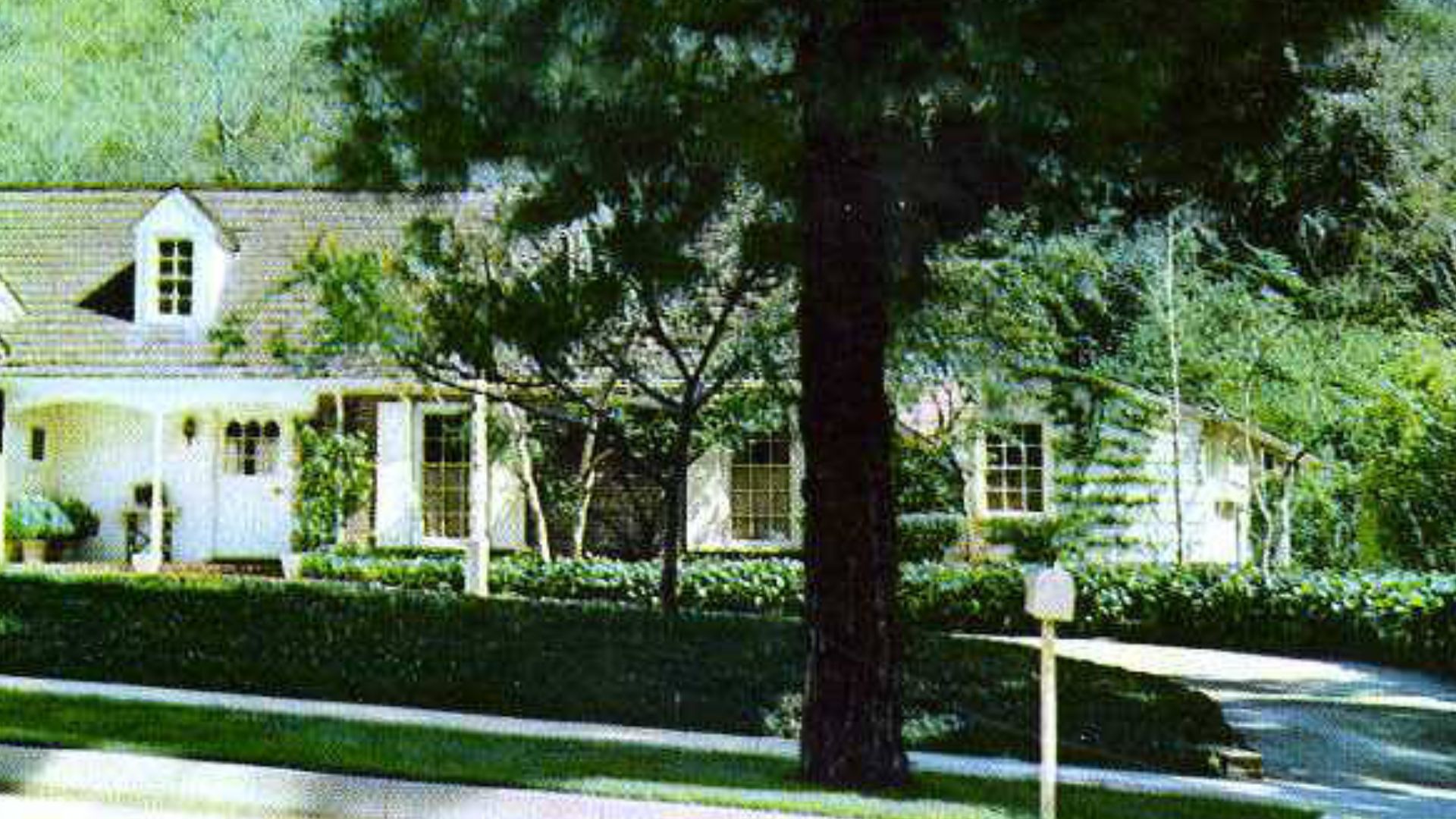 File:Home of Frank Sinatra, Beverly Hills, photo by Frank J Thomas (NBY 5853).jpg