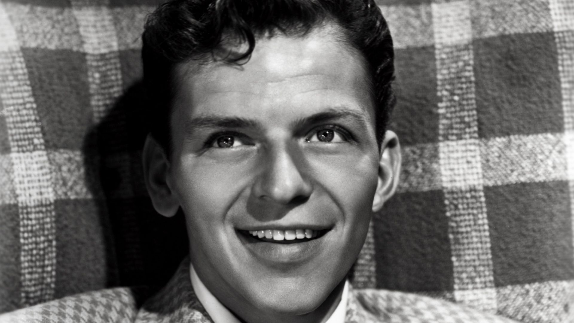 File:Frank Sinatra (1946 Loew's publicity photo).jpg