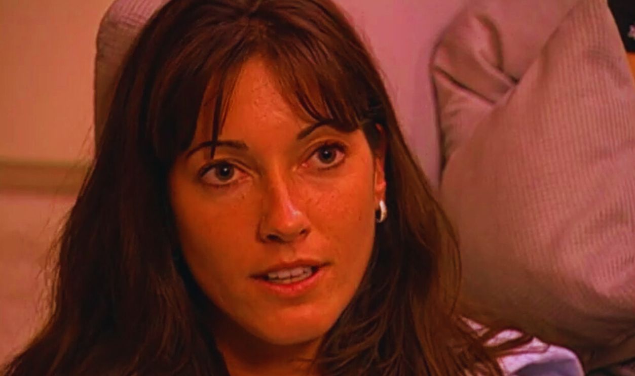 Screenshot from Chains of Love (2001)