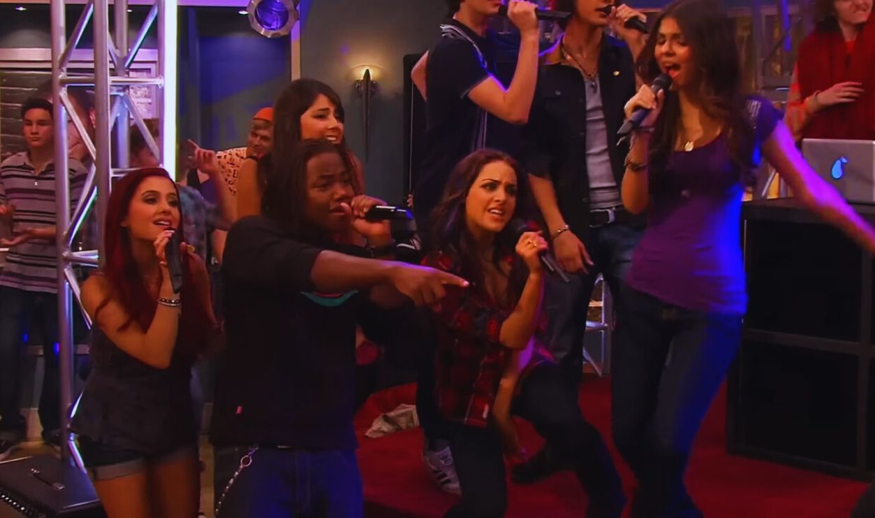 Screenshot from iCarly – “iParty with Victorious” (2011)