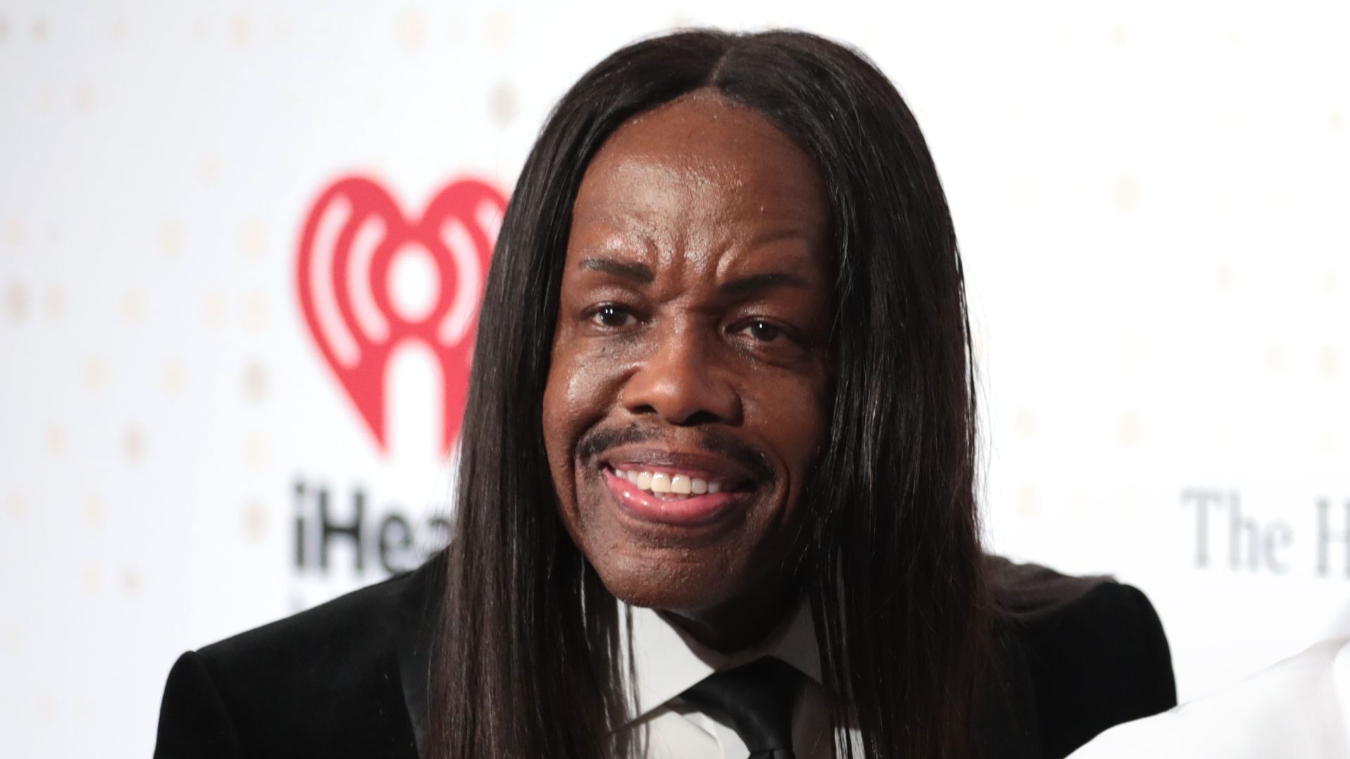 File:Earth, Wind & Fire (52789915476).jpg