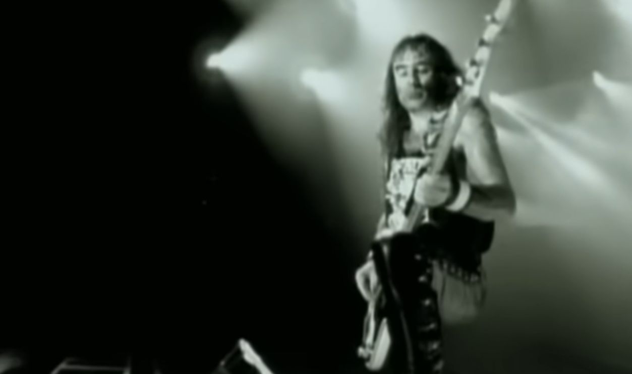“Fear of the Dark” – Iron Maiden (1992)