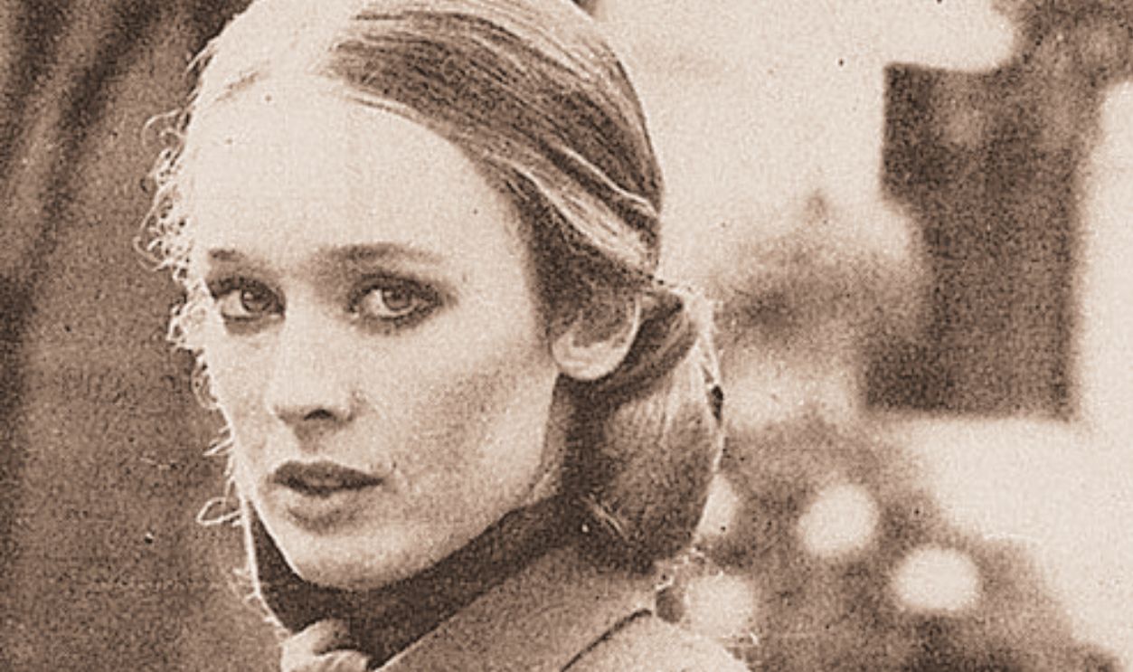 File:Camille Keaton, circa 1972.jpg