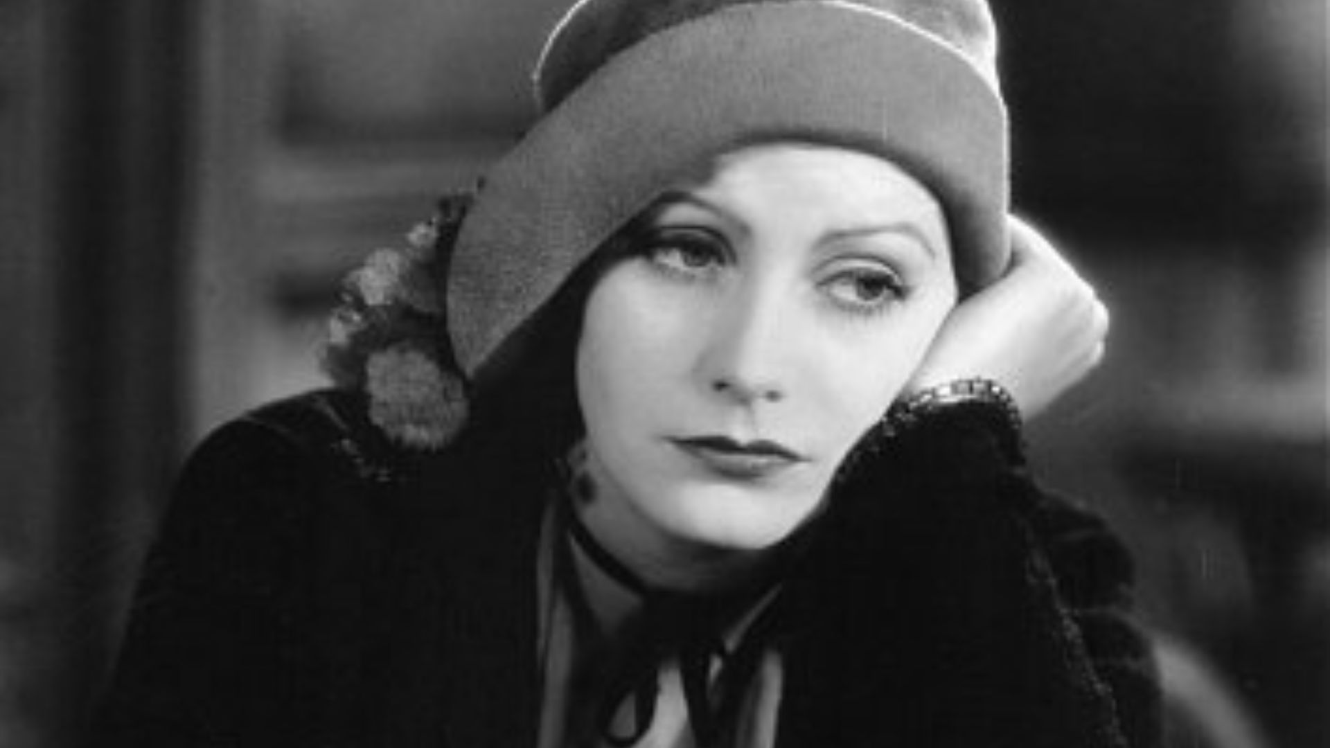 File:Greta Garbo in a publicity image for
